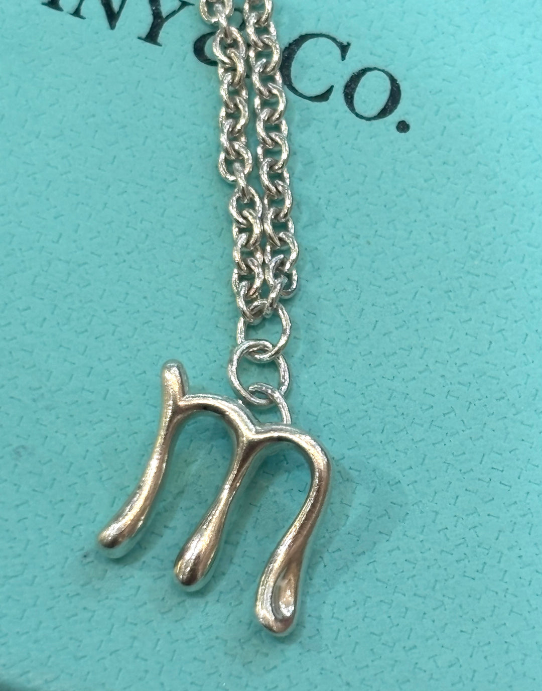 TIFFANY &amp; CO. ELSA PERETTI® STERLING SILVER "M" ALPHABET PENDANT BRACELET