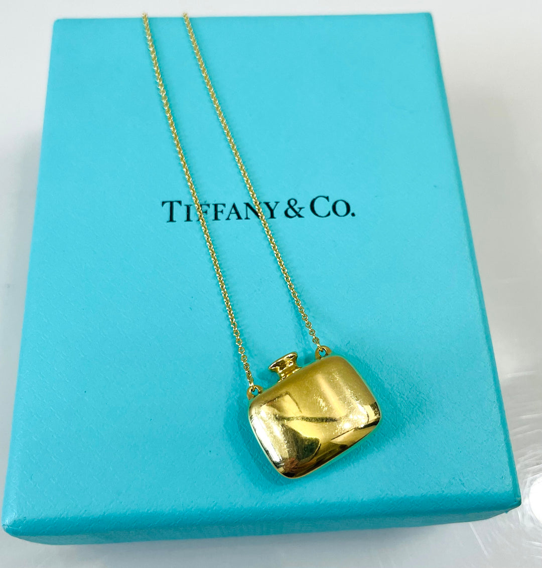 TIFFANY &amp; CO. ELSA PERETTI 18K GOLD SQUARE BOTTLE PENDANT NECKLACE