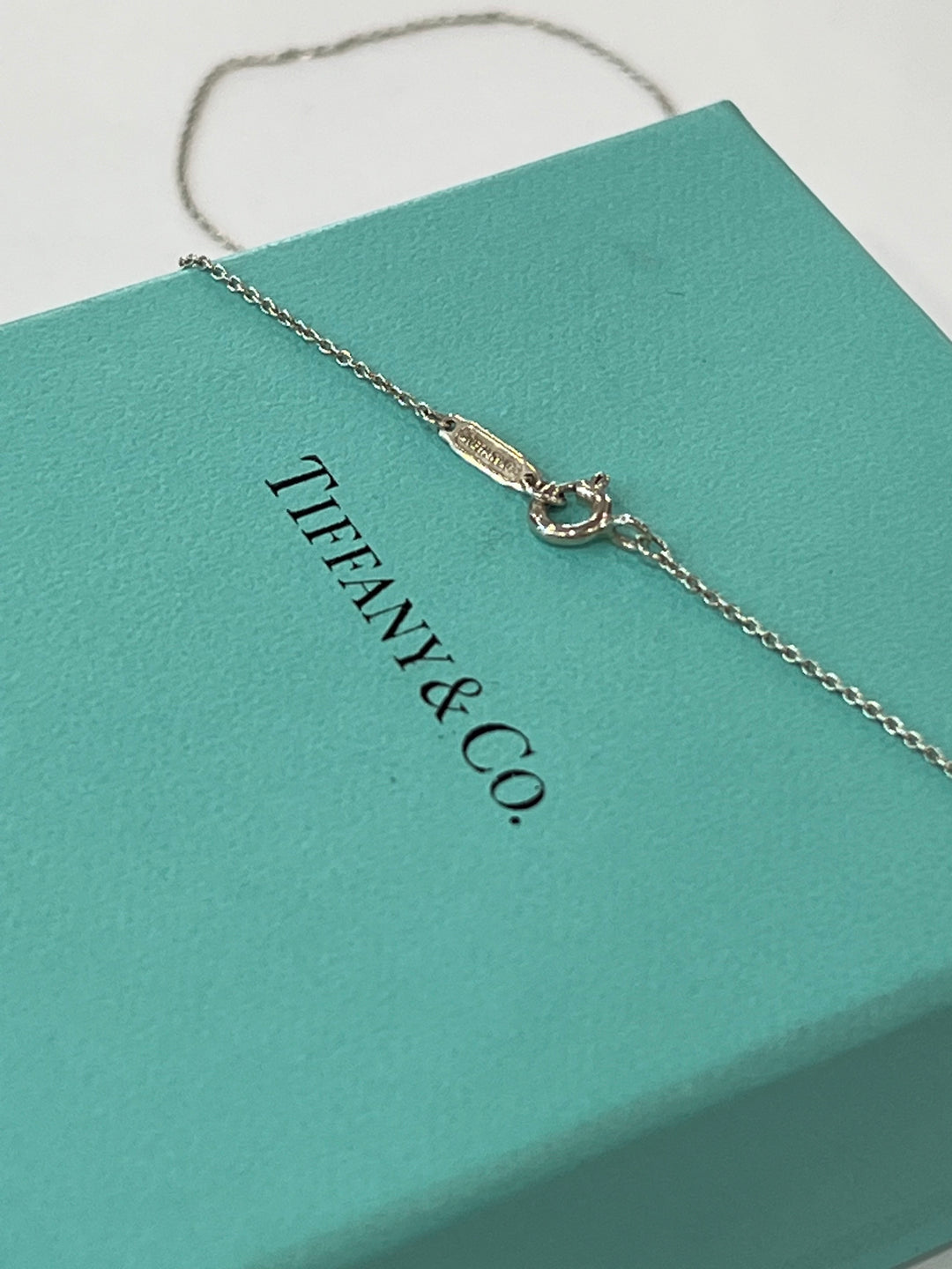 TIFFANY &amp; CO. SILVER ALPHABET V HEART CHARM NECKLACE