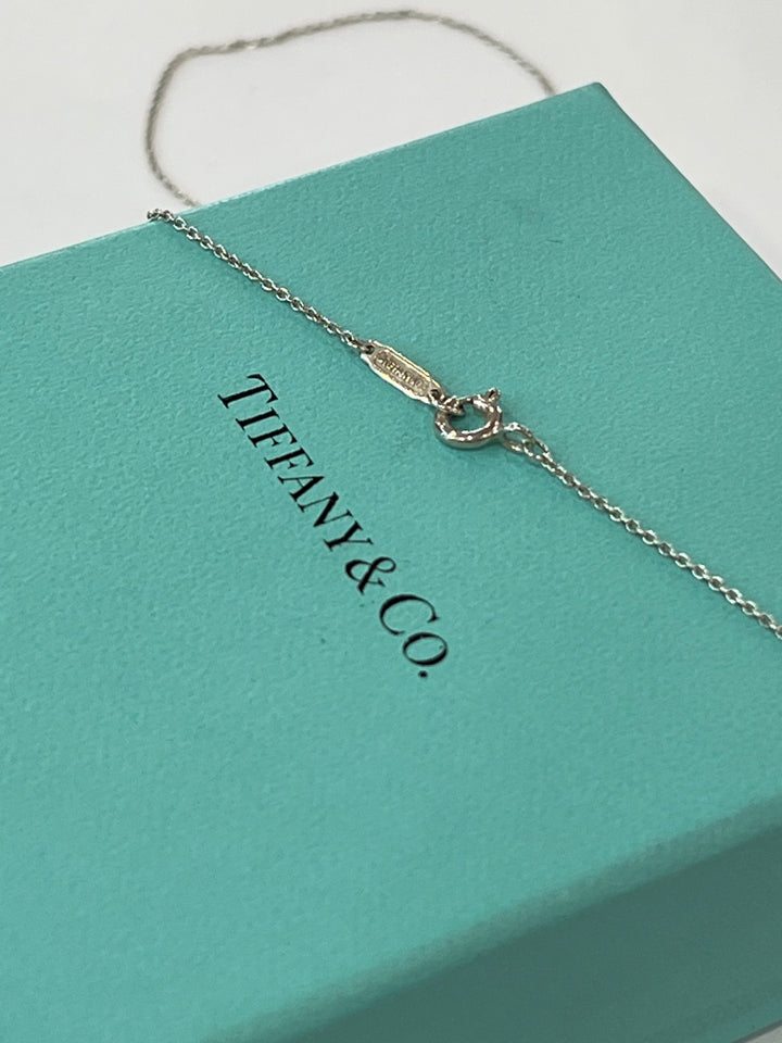 TIFFANY &amp; CO. SILVER ALPHABET V HEART CHARM NECKLACE