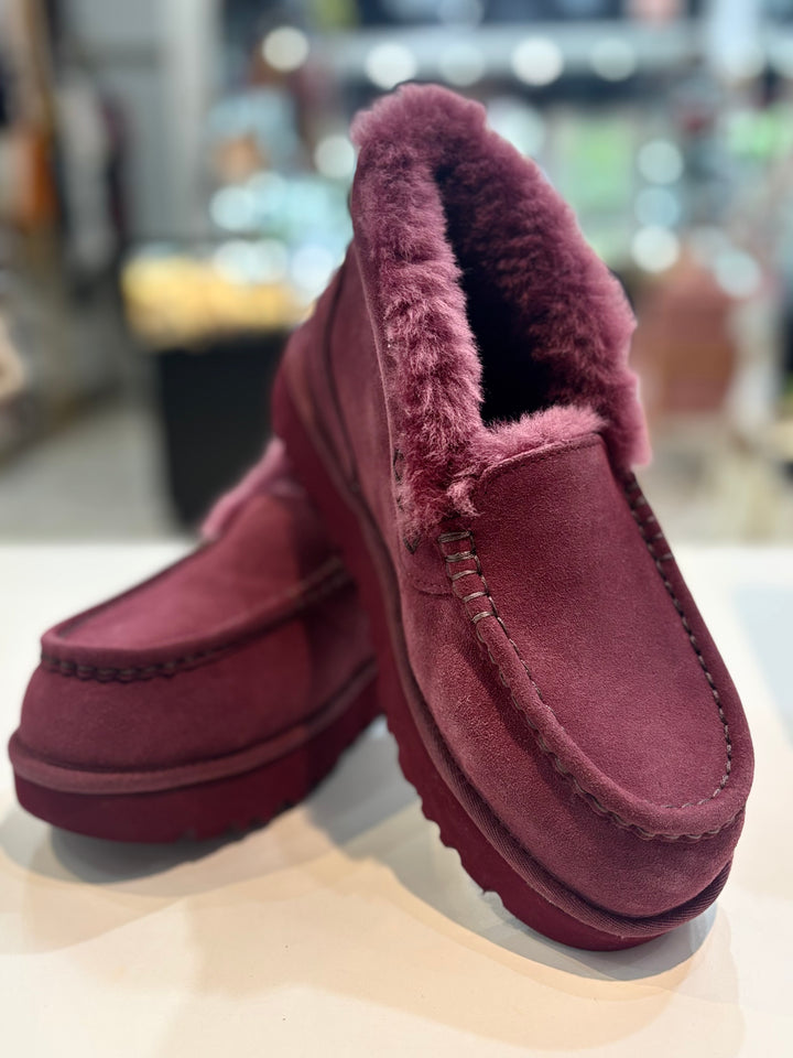UGG ANSLEY PARC SUEDE FUR-LINED PLATFORM SLIP-ON SHOOTIES – BURNT MAGENTA