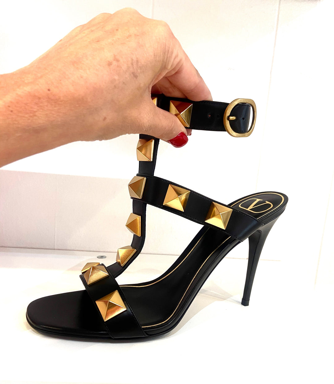 VALENTINO GARAVANI ROMAN STUD LEATHER SANDALS