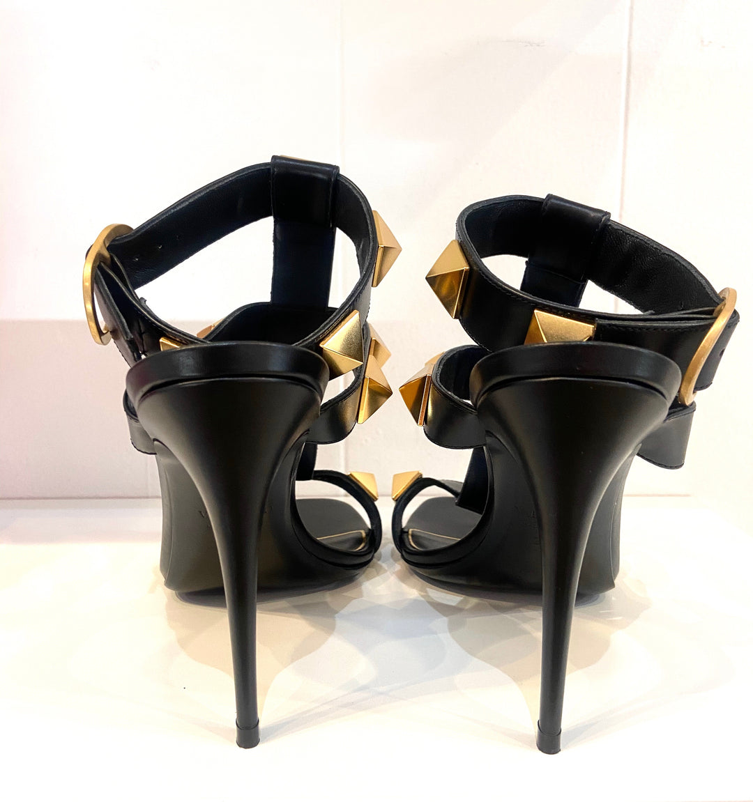 VALENTINO GARAVANI ROMAN STUD LEATHER SANDALS