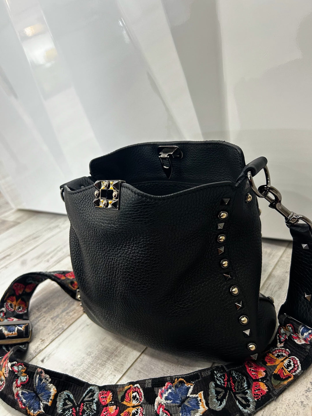 VALENTINO GARAVANI ROCKSTUD NOIR CALFSKIN LEATHER GUITAR HOBO BAG