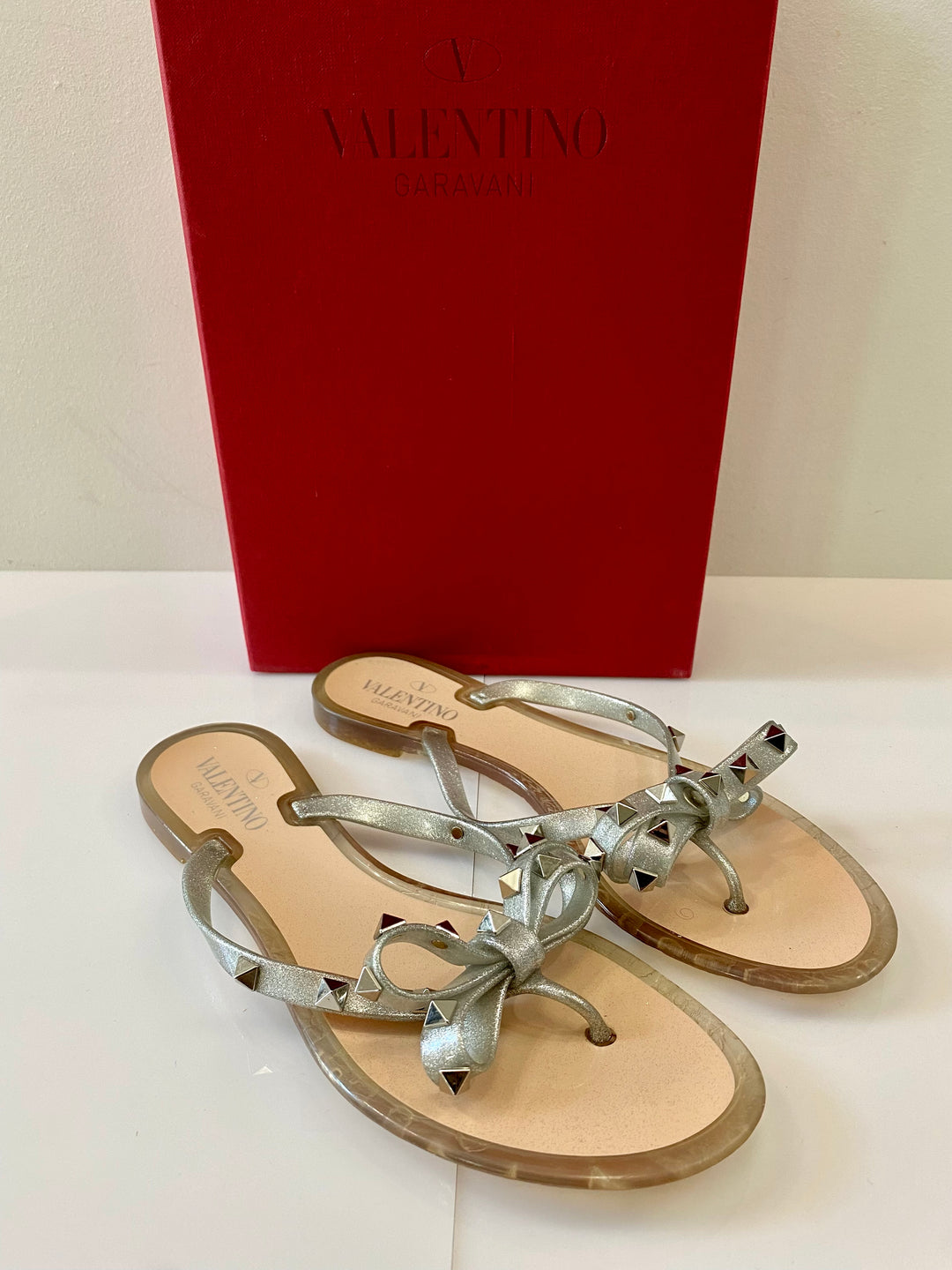 VALENTINO GARAVANI ROCKSTUD JELLY BOW SLIDE SANDALS