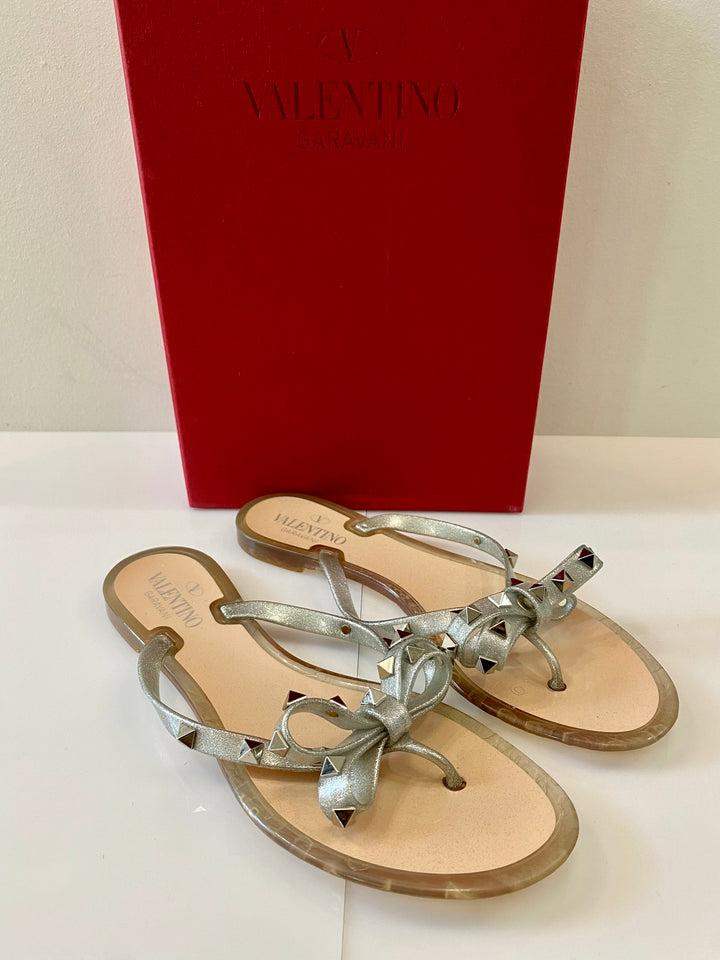 VALENTINO GARAVANI ROCKSTUD JELLY BOW SLIDE SANDALS