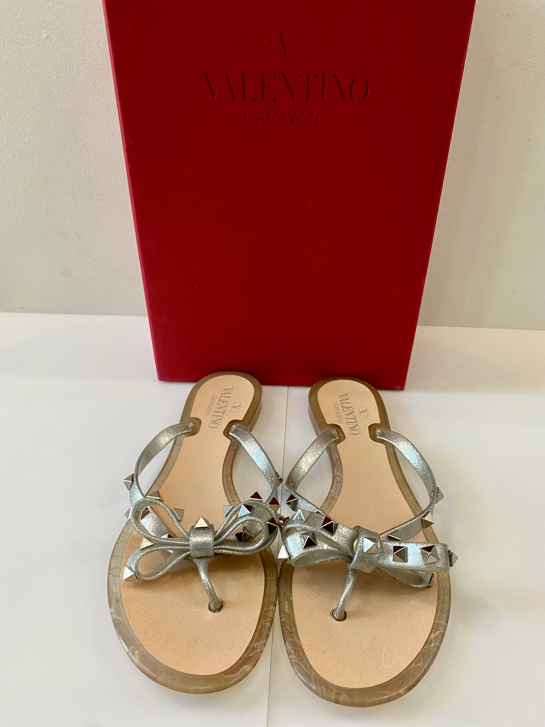 VALENTINO GARAVANI ROCKSTUD JELLY BOW SLIDE SANDALS
