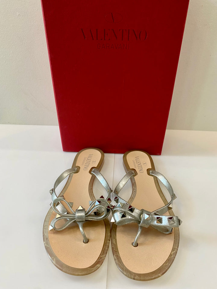 VALENTINO GARAVANI ROCKSTUD JELLY BOW SLIDE SANDALS