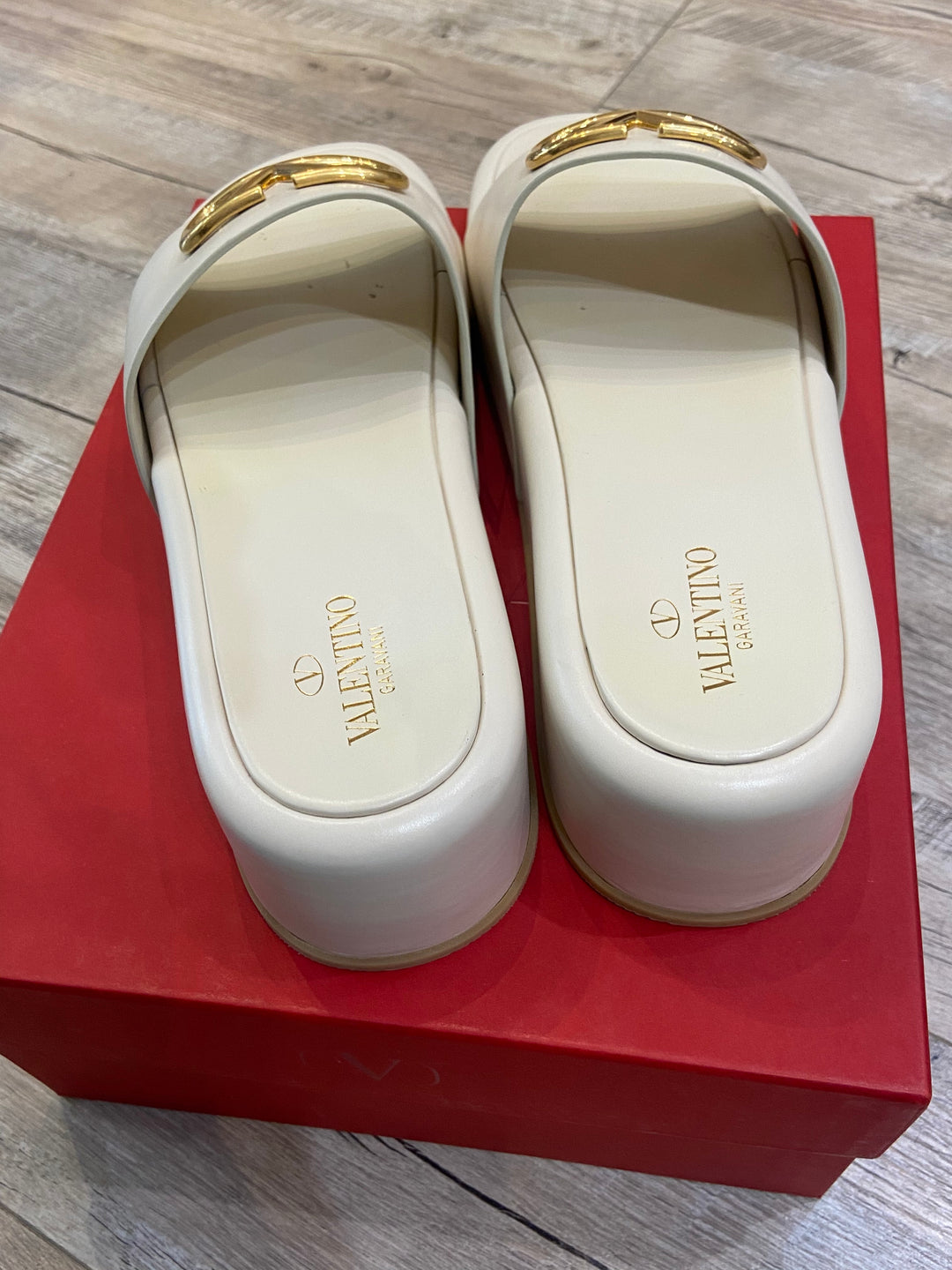 VALENTINO GARAVANI V LOGO PLATFORM SLIDE SANDALS – Caroline's