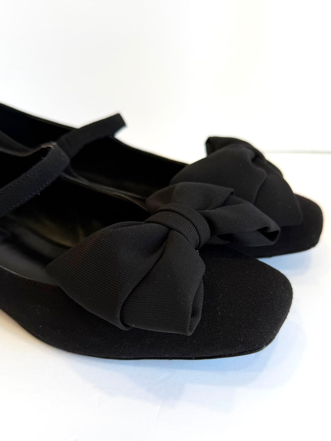 VALENTINO GARAVANI BOWJANE 20 CREPE MARY JANE PUMPS