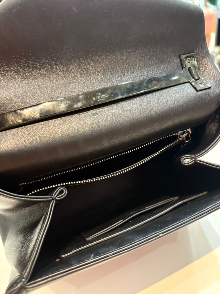 VALENTINO GARAVANI ONE STUD SMALL LAMBSKIN LEATHER SHOULDER BAG