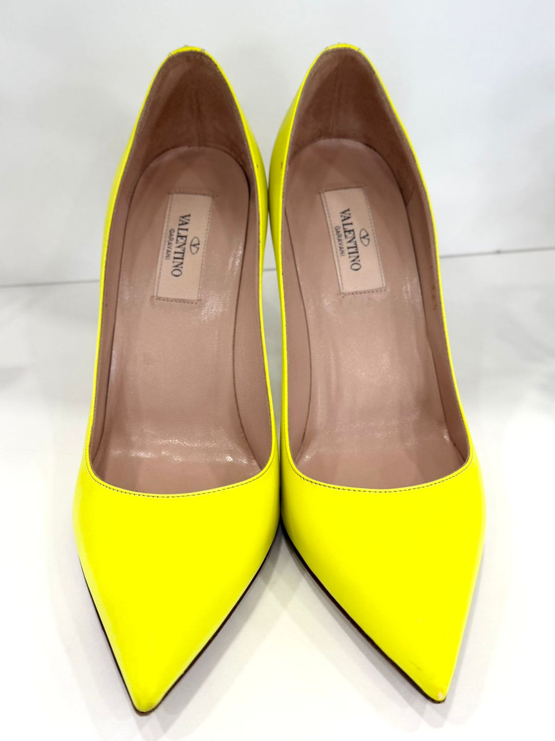 VALENTINO GARAVANI ROCKSTUD ACCENT NEON LEATHER PUMPS