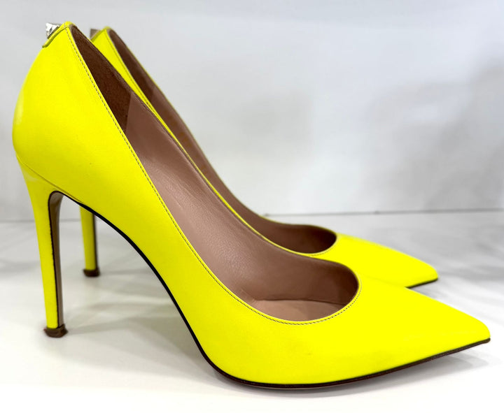 VALENTINO GARAVANI ROCKSTUD ACCENT NEON LEATHER PUMPS