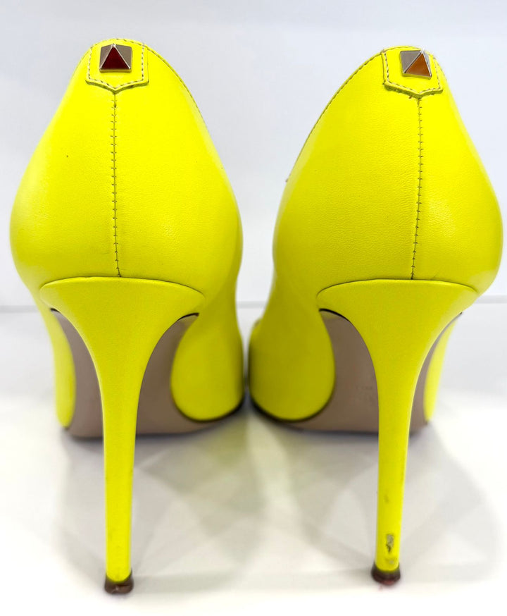 VALENTINO GARAVANI ROCKSTUD ACCENT NEON LEATHER PUMPS
