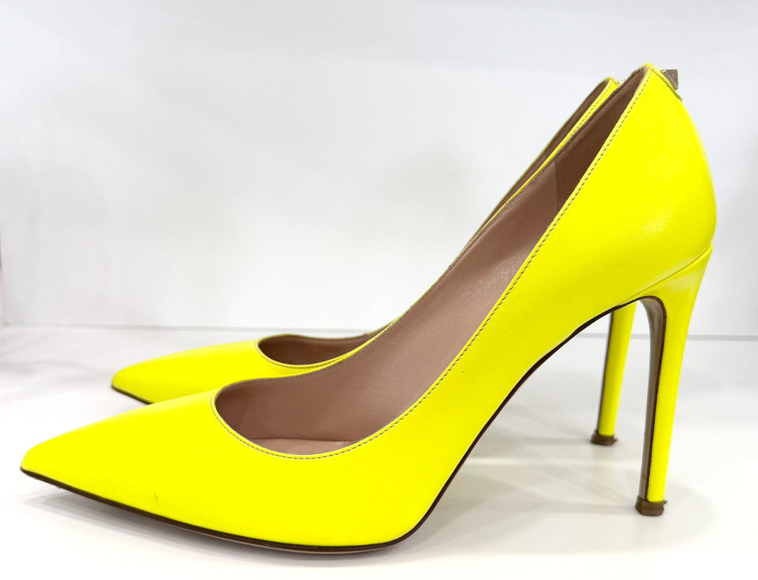 VALENTINO GARAVANI ROCKSTUD ACCENT NEON LEATHER PUMPS