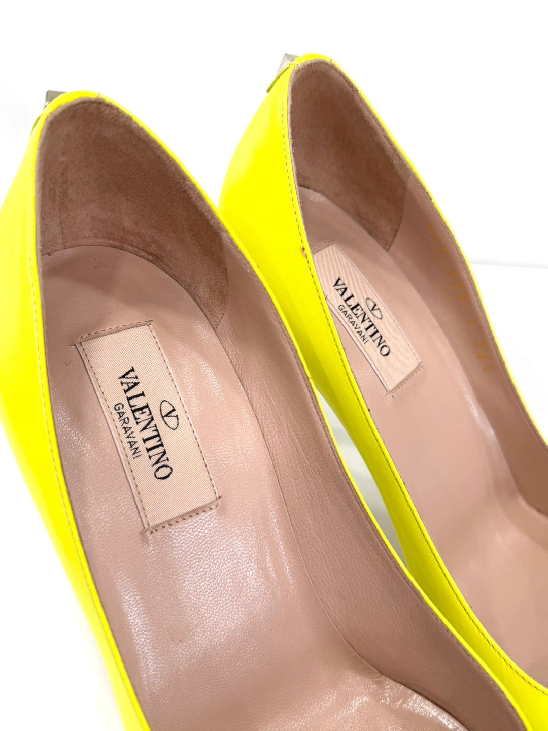 VALENTINO GARAVANI ROCKSTUD ACCENT NEON LEATHER PUMPS