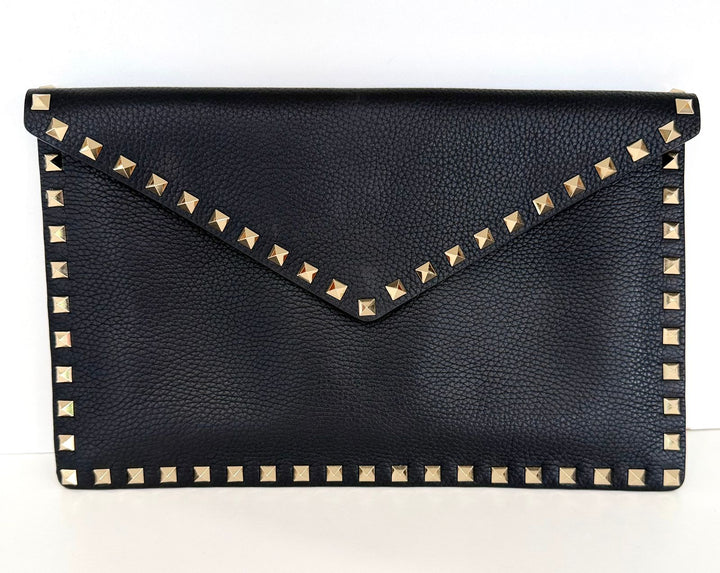 VALENTINO ROCKSTUD LARGE ENVELOPE GRAINED CALFSKIN LEATHER CLUTCH