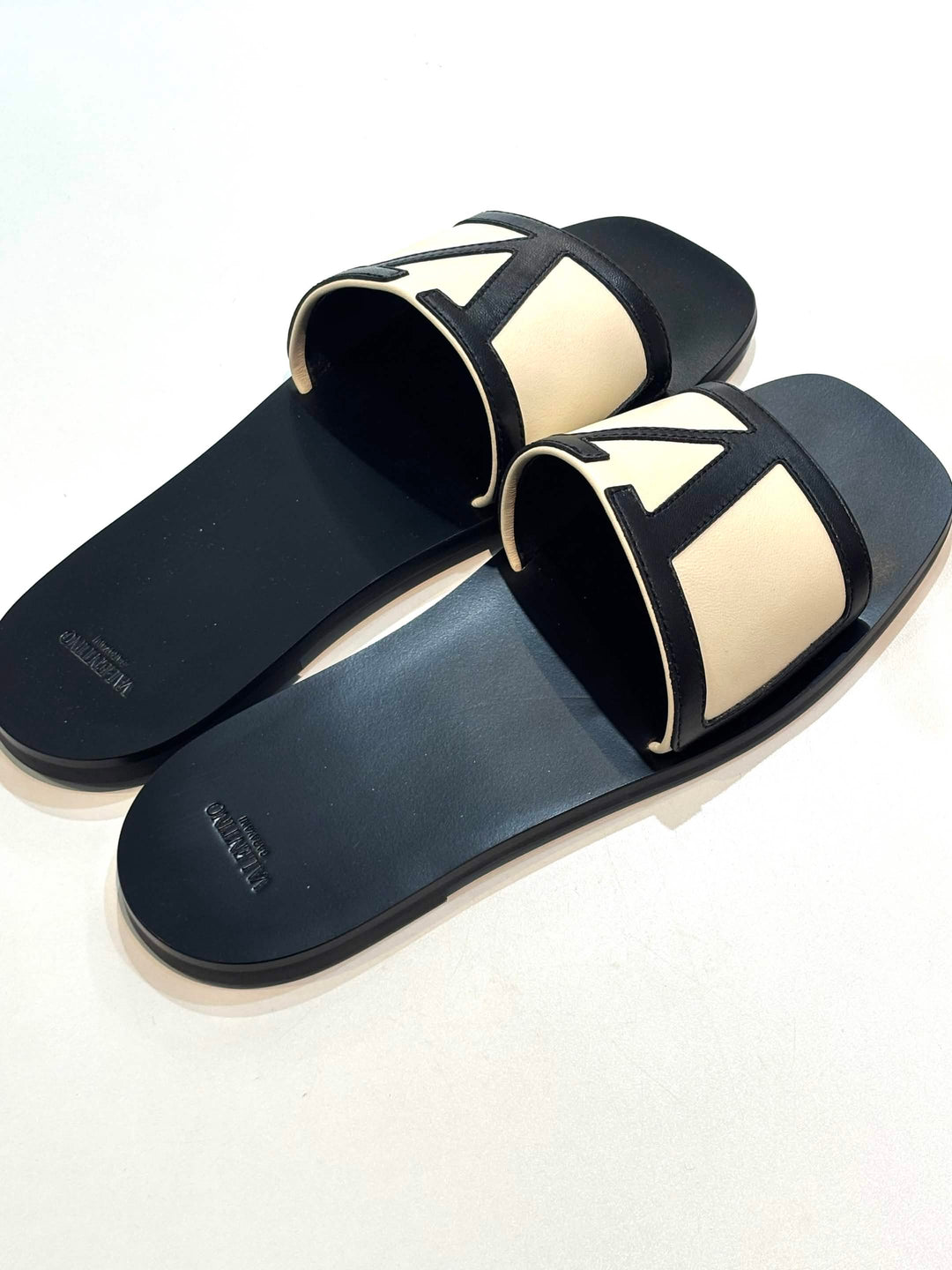 VALENTINO GARAVANI VIVA SUPERSTAR VLOGO SLIDE SANDALS
