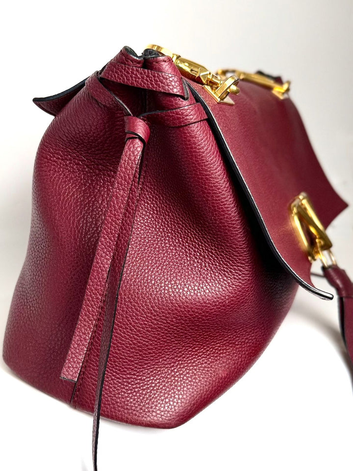 VALENTINO VLOGO CHAIN GRAINED CALFSKIN LEATHER SHOULDER BAG