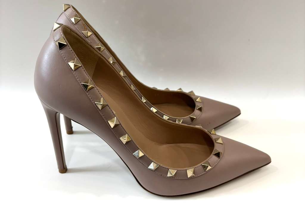 VALENTINO ROCKSTUD CALFSKIN LEATHER PUMPS