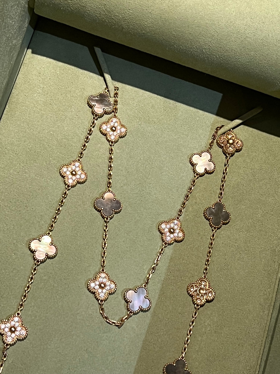 VAN CLEEF &amp; ARPELS VINTAGE ALHAMBRA 20 MOTIFS 18K GOLD DIAMOND MOTHER OF PEARL NECKLACE