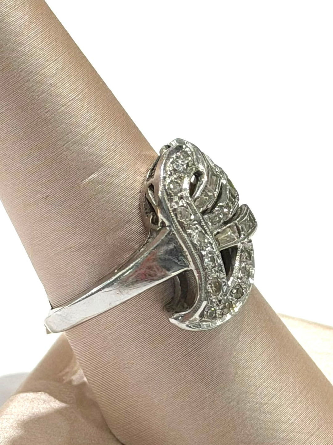 VINTAGE 14K WHITE GOLD DIAMOND COCKTAIL RING