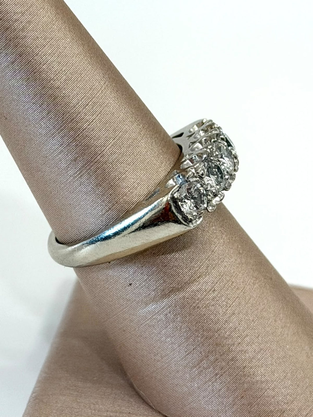 VINTAGE 14K WHITE GOLD FIVE-DIAMOND 1 CT RING