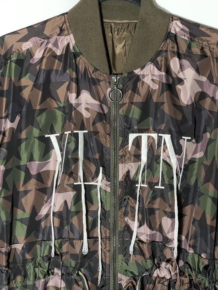 VALENTINO GARAVANI CAMO &amp; STARS LIGHT TRENCH COAT
