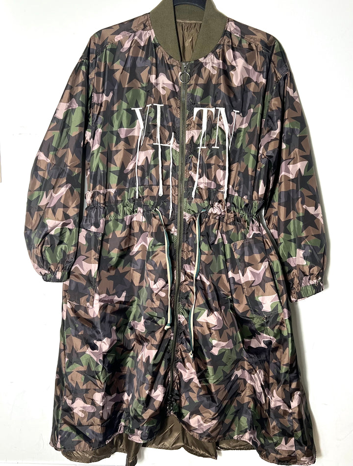VALENTINO GARAVANI CAMO &amp; STARS LIGHT TRENCH COAT