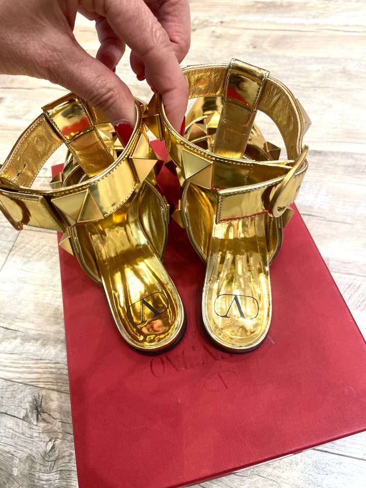 VALENTINO GARAVANI ROMAN STUD LEATHER ANKLE STRAP FLAT SANDALS