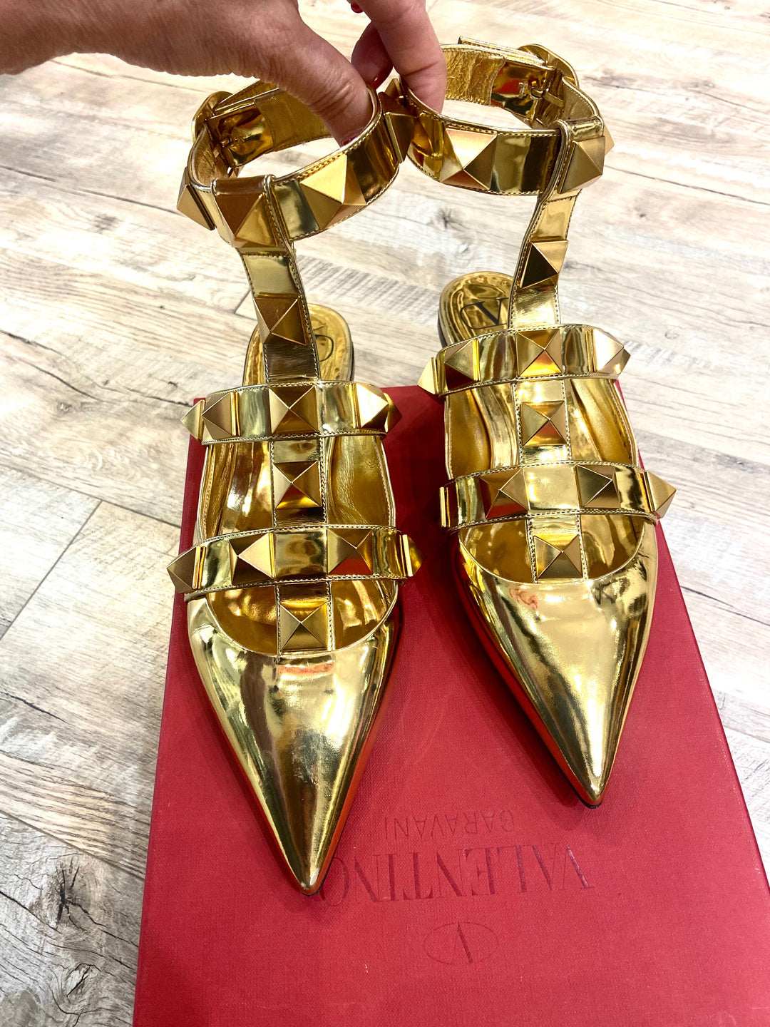 VALENTINO GARAVANI ROMAN STUD LEATHER ANKLE STRAP FLAT SANDALS