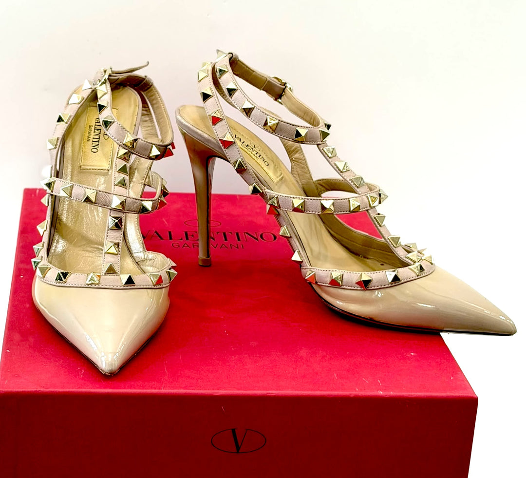 VALENTINO GARAVANI ROCKSTUD ACCENTS PATENT LEATHER PUMPS