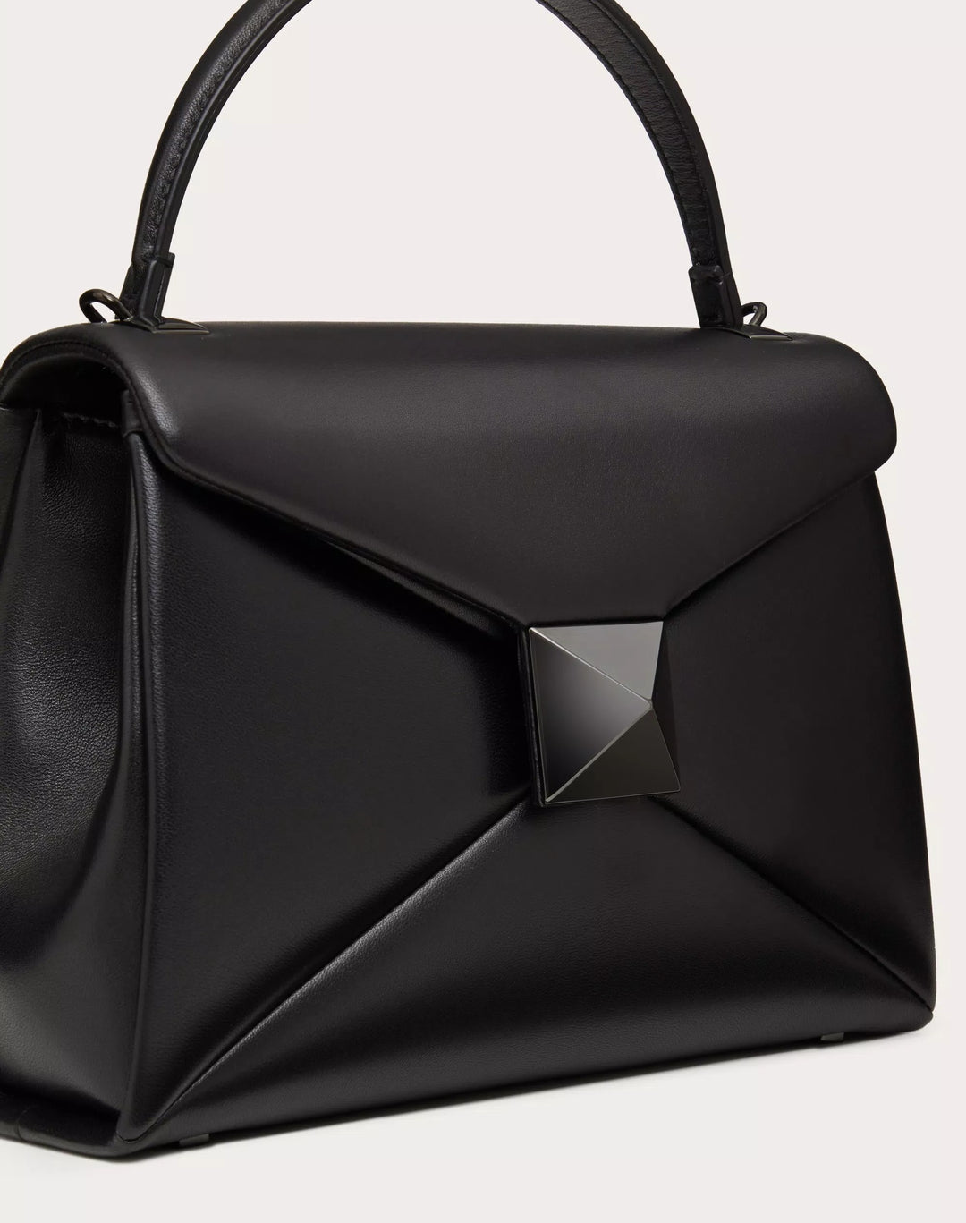 VALENTINO GARAVANI ONE STUD SMALL LAMBSKIN LEATHER SHOULDER BAG