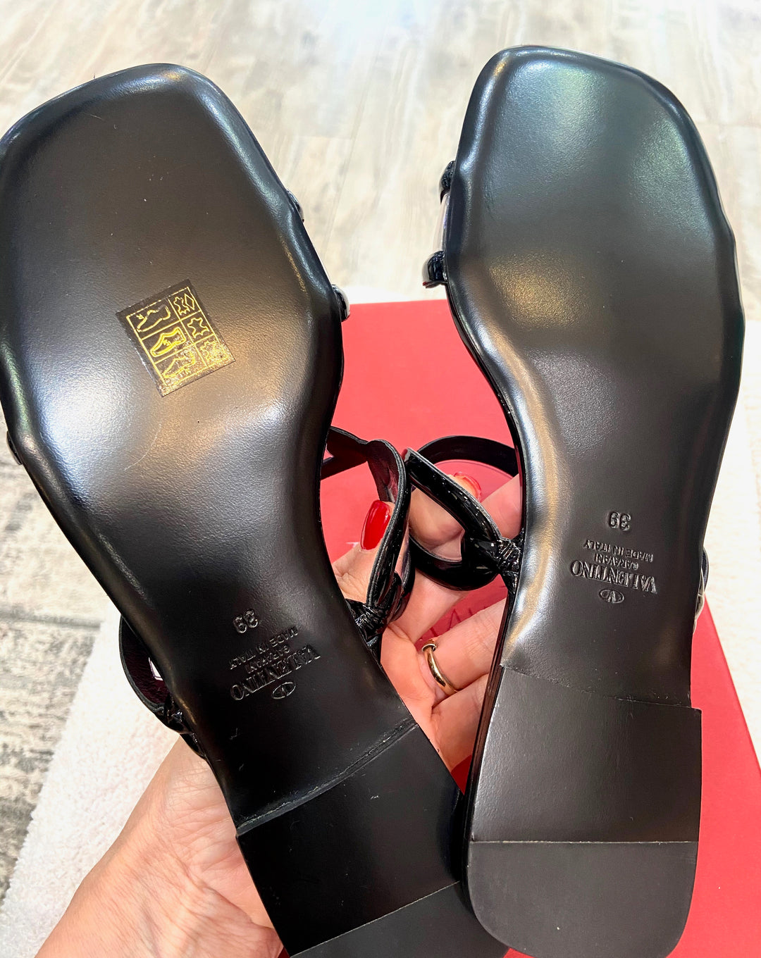 VALENTINO GARAVANI CHAIN 1967 LEATHER SLIDE SANDALS