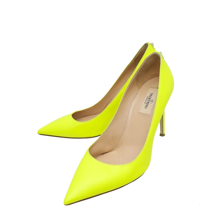 VALENTINO GARAVANI ROCKSTUD ACCENT NEON LEATHER PUMPS