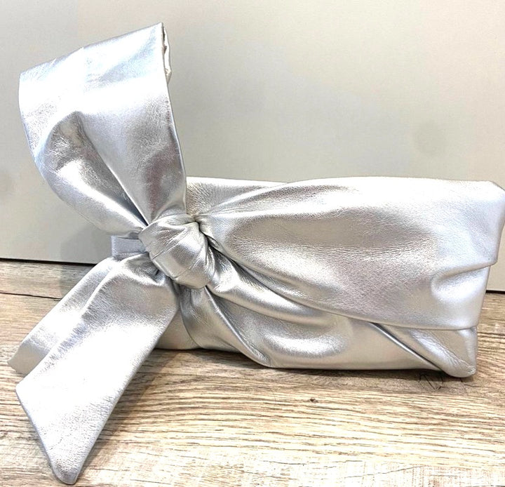 VALENTINO GARAVANI METALLIC SILVER LEATHER BOW CLUCH BAG