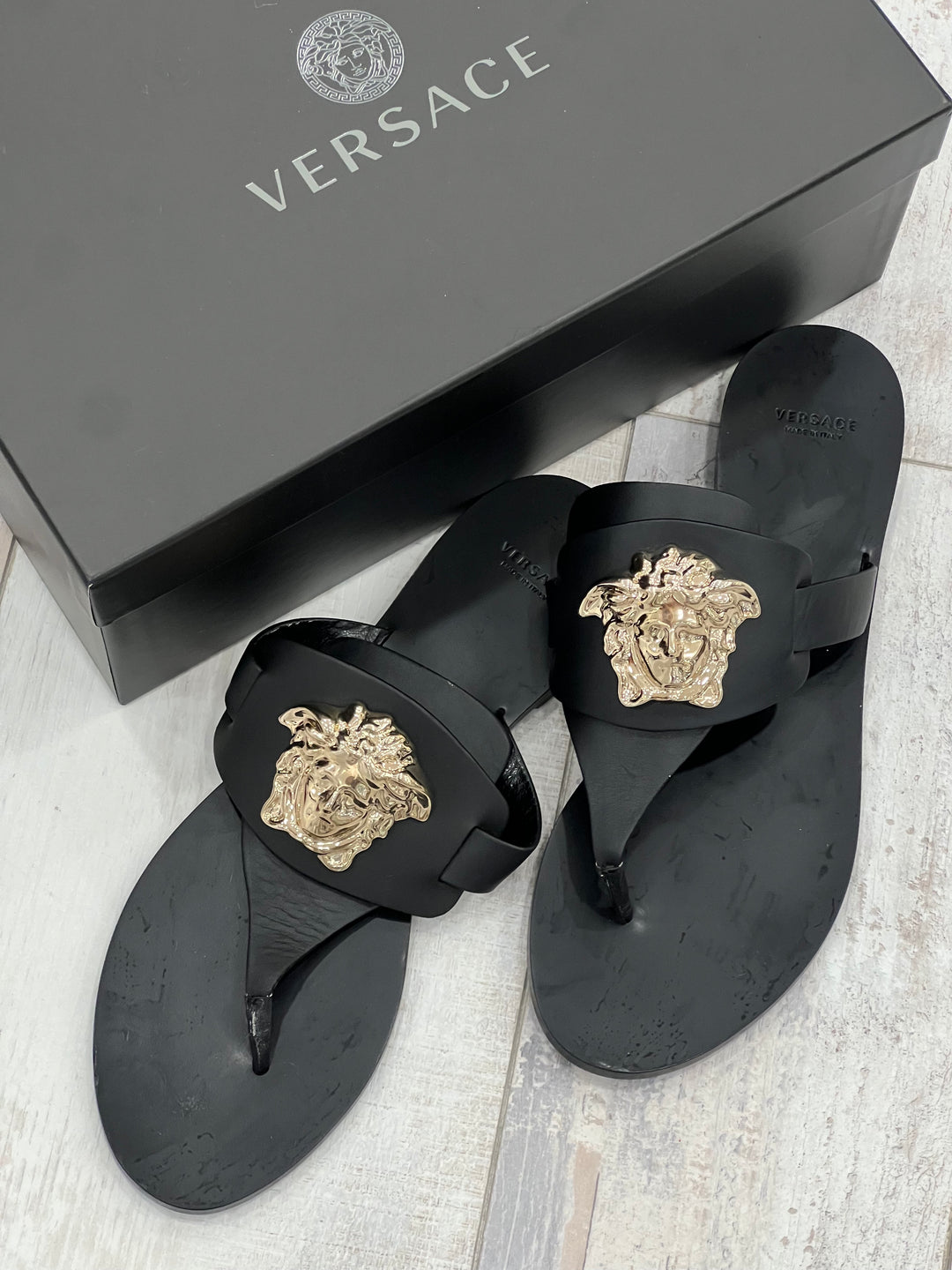 VERSACE PALAZZO THONG LEATHER SANDALS – Caroline's Fashion Luxuries