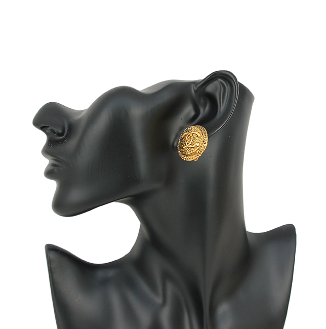 CHANEL CC LOGO VINTAGE  RUNWAY CLIP ON EARRINGS