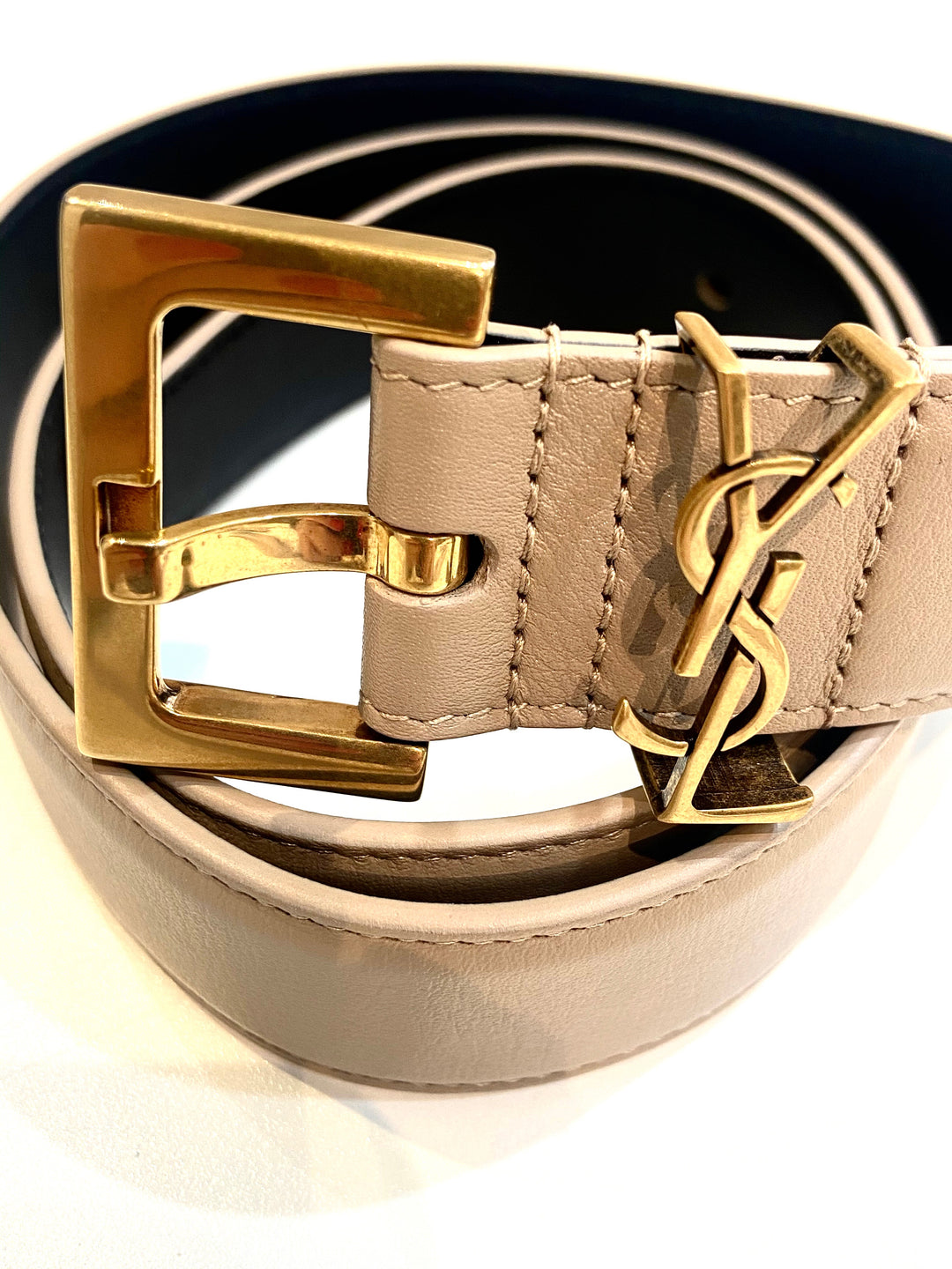 SAINT LAURENT LEATHER CASSANDRE LOGO BELT