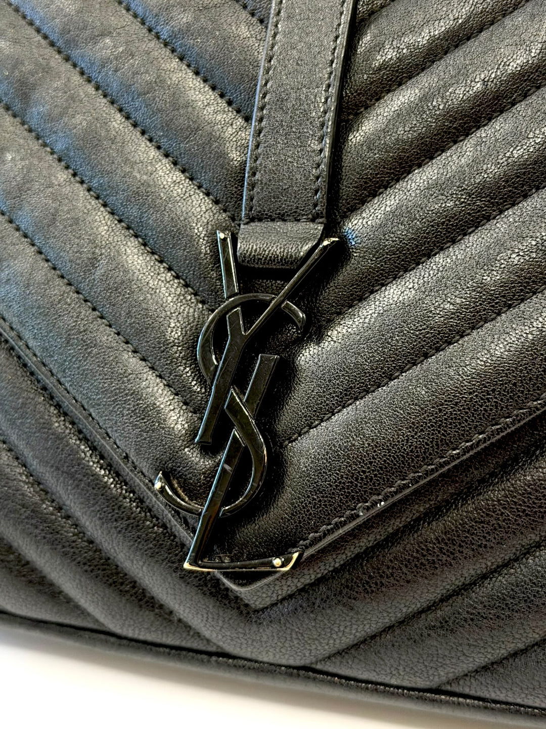 YSL MATELASSE CHEVRON QUILTED MONOGRAM MONOCHROME MEDIUM COLLEGE BAG