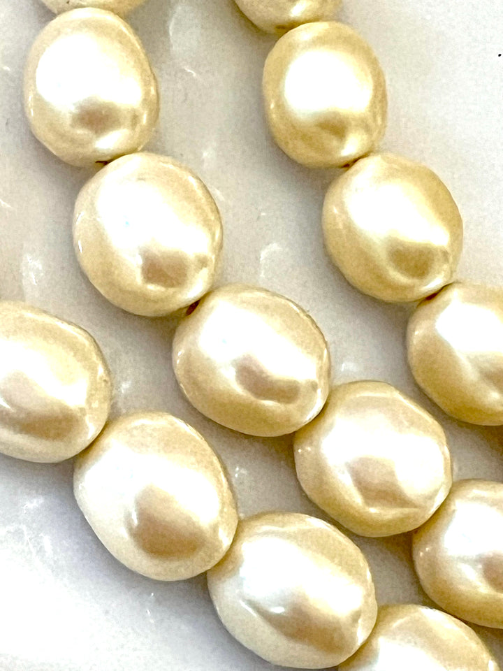 YVES SAINT LAURENT VINTAGE PEARL NECKLACE