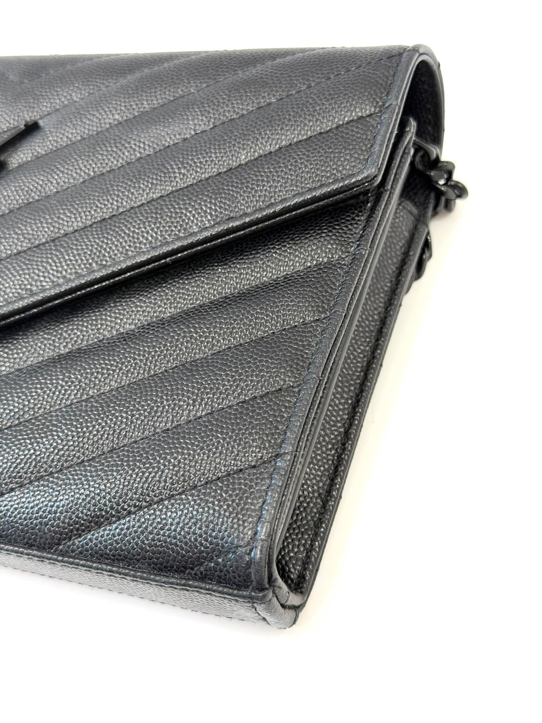 YVES SAINT LAURENT GRAIN DE POUDRE MATELASSE CHEVRON MONOCHROME ENVELOPE CHAIN WALLET