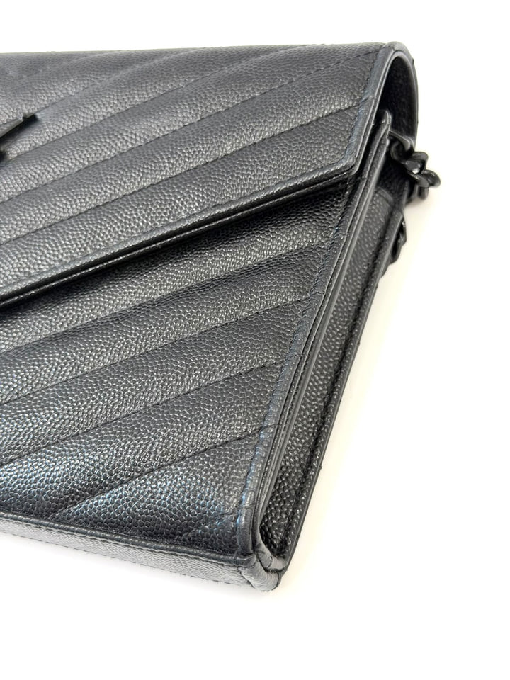 YVES SAINT LAURENT GRAIN DE POUDRE MATELASSE CHEVRON MONOCHROME ENVELOPE CHAIN WALLET