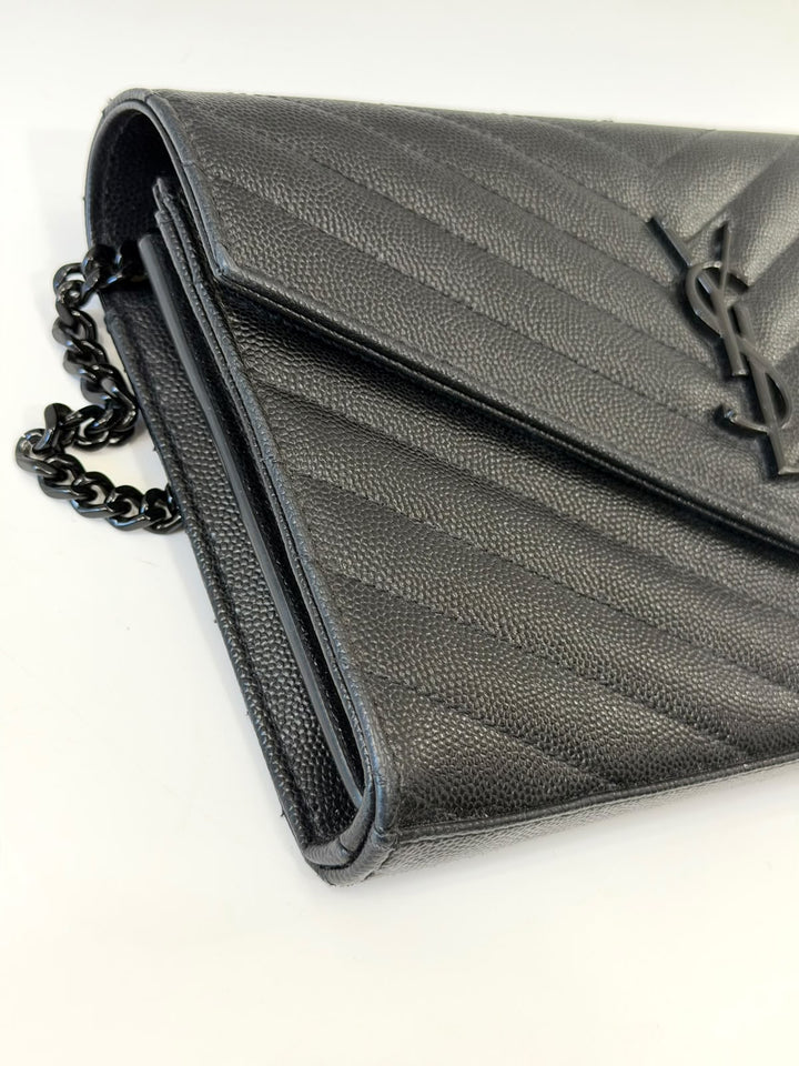 YVES SAINT LAURENT GRAIN DE POUDRE MATELASSE CHEVRON MONOCHROME ENVELOPE CHAIN WALLET