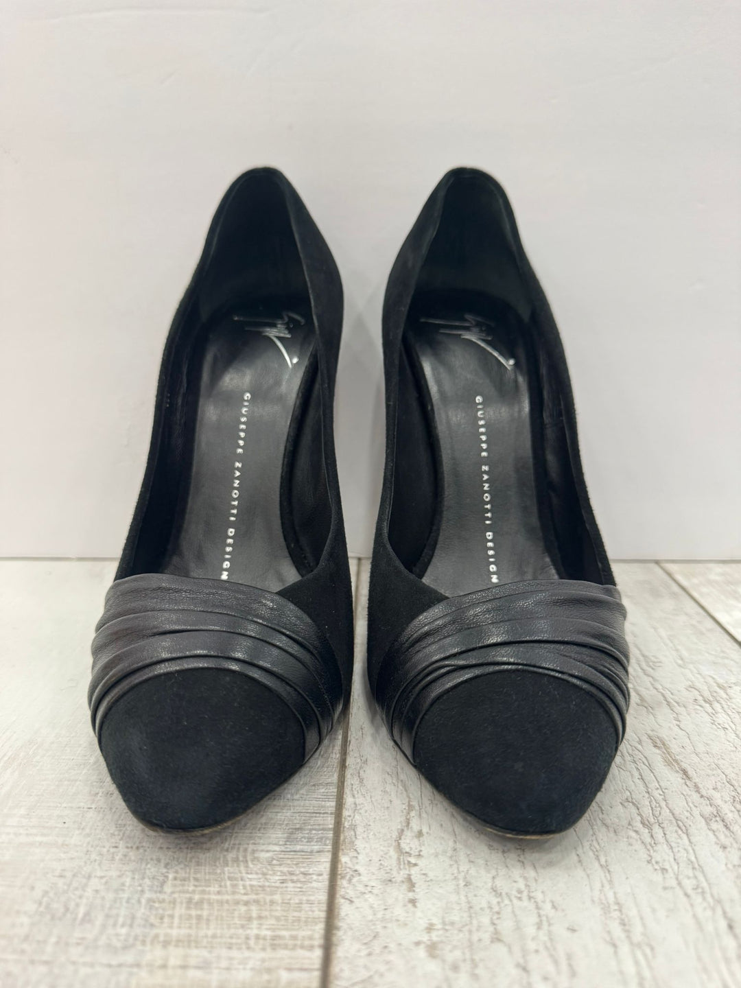 GUISEPPE ZANOTTI SUEDE PUMPS