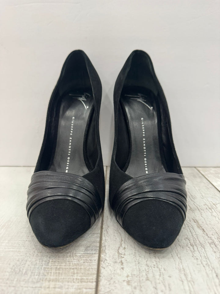 GUISEPPE ZANOTTI SUEDE PUMPS