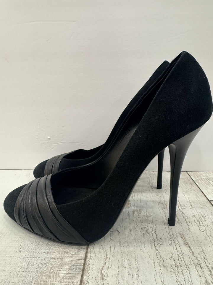 GUISEPPE ZANOTTI SUEDE PUMPS