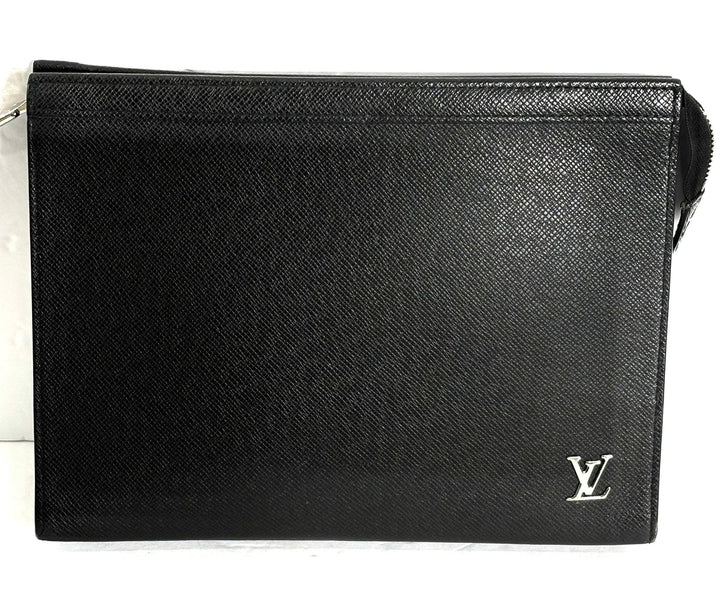 LOUIS VUITTON TAIGA POCHETTE VOYAGE MM BAG