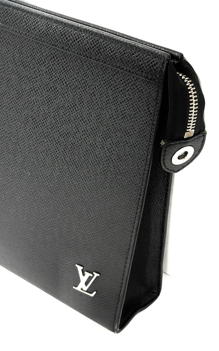 LOUIS VUITTON TAIGA POCHETTE VOYAGE MM BAG
