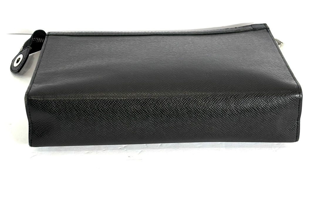 LOUIS VUITTON TAIGA POCHETTE VOYAGE MM BAG